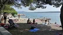 Turistická sezona v Chorvatsku. Kvarnerský záliv s městy Rijeka či Opatija láká nejen na koupání v moři
