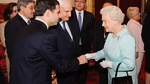 Slavnostní recepci pro desítky hlav států v pátek 27. července 2012 v Buckinghamském paláci uspořádala britská královna Alžběta II.