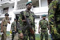 Srílanské ezpečnostní síly při zátahu na islámské teroristy