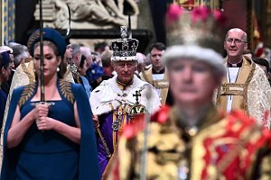 Britský král Karel III. po korunovační ceremonii.