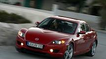 Mazda RX-8 (2004). Motor: 1.3i (170 kW), najeto: 106 000 km. Cena: 79 900 Kč.