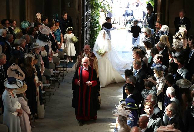 Nevěsta vstupuje do kaple