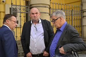 Miroslav Pelta (uprostřed) dostal šest let vězení