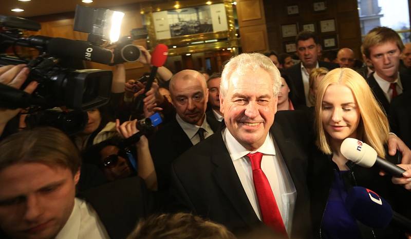 Miloš Zeman se v sobotu 26. ledna 2013 stal vítězem druhého kola prezidentských voleb. Se svým týmem slavil ve volebním studiu v Top Hotelu na pražském Chodově.