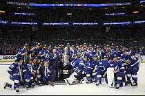 Tampa Bay slaví obhajobu Stanley Cupu. Radují se i Ondřej Palát a Jan Rutta.