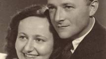 Svatební fotografie Františka a Vally v březnu 1946.
