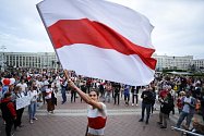 Demonstrace příznivců běloruské opozice na náměstí Nezávislosti v Minsku, 26. srpna 2020