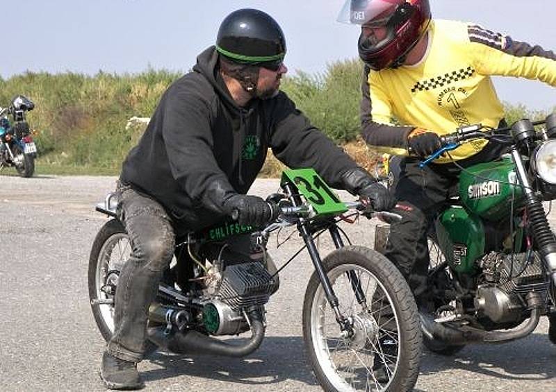 Závody Socialistik Dragster.