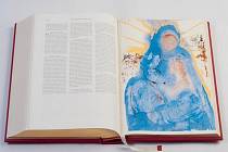 Několik posledních kusů limitované edice unikátního vydání Bible Dalí doputovalo do moravské metropole. Vystavena bude od 20. dubna po dobu biblických sedmi dní v knihkupectví Knihy Dobrovský v brněnské Galerii Vaňkovka. 