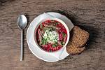 Boršč - nejslavnější polévka východu, nejznámější jídlo z červené řepy.