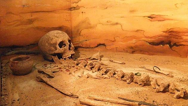 Archeologové v Maďarsku objevili hrob mladé ženy plný pokladů. Ilustrační foto
