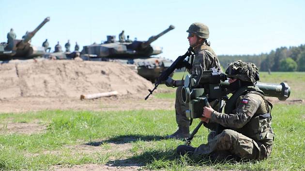 Polští vojáci během příprav na cvičení Defender Europe 22