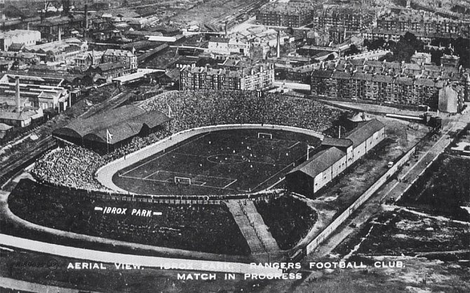 Stadion Ibrox na leteckém snímku z roku 1910