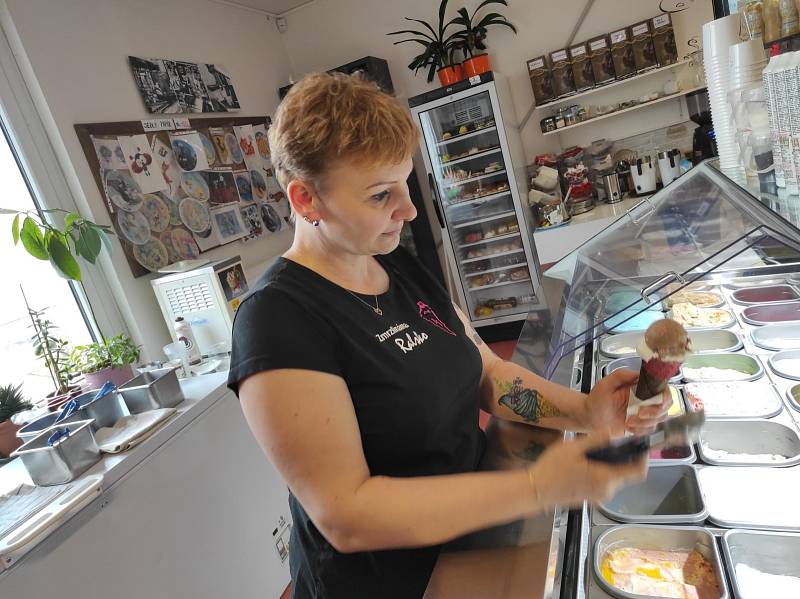 Ivana Jablonovská z Mimoně na Liberecku vyrábí zmrzliny nejroztodivnějších chutí