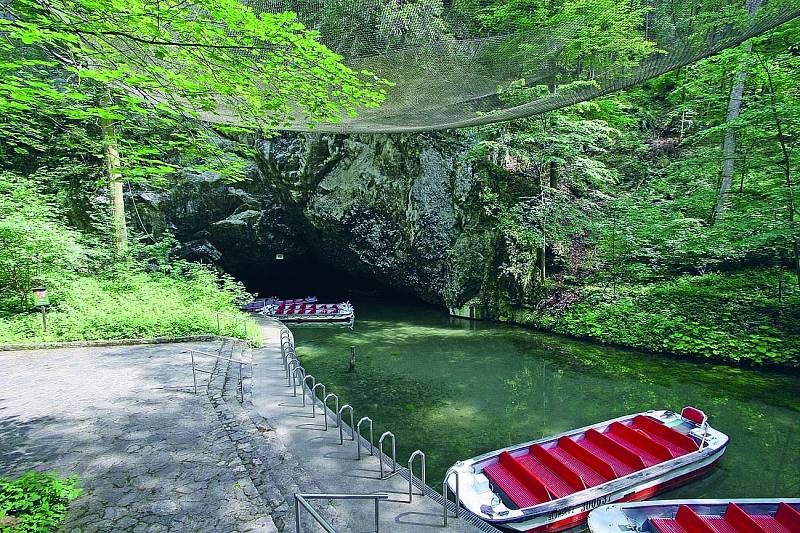 Punkevní jeskyně jsou nejnavštěvovanějším jeskynním komplexem v Česku.