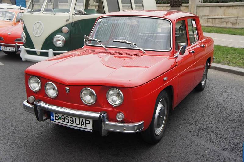 Dacia Typ 1100, což byl licenční Renault 8, se vyráběla čtyři roky