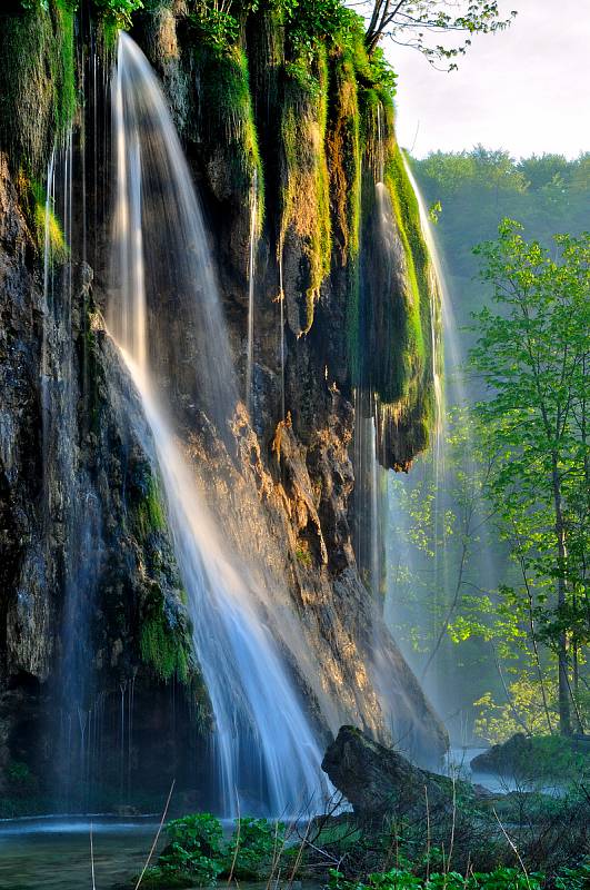 Nejstarším, největším a také nejnavštěvovanějším národním parkem v Chorvatské republice jsou Plitvická jezera