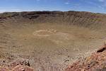 Kráter v v poušti v americké Arizoně.