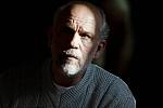 Americký režisér a herec John Malkovich na besedě s filmovými fanoušky při 44. ročníku mezinárodního filmového festivalu, který 9. července probíhal sedmým dnem v Karlových Varech.