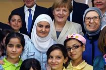 Angela Merkelová v uprchlickém táboře v Turecku.