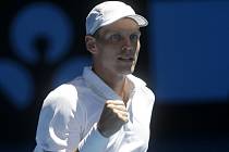 Vítězné gesto Tomáše Berdycha na Australian Open.