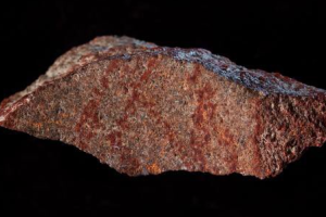 Zkoumaný úlomek, který pochází z doby před 73 tisíci lety