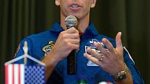 Americký astronaut Andrew Feustel, který při letu raketoplánu do vesmíru s sebou vezl postavičku Krtečka, navštívil v pátek 5. srpna 2011 Zlín. O své cestě na oběžnou dráhu tenkrát vyprávěl před zaplněnou aulou Univerzity Tomáše Bati.