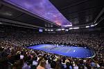 Rod Laver Arena se po finále čtyřhry vyprázdnila. Na tribunách zbylo jen několik tisíc fanoušků