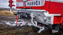 V příštích dvou letech by měli profesionální hasiči převzít až padesátku nových cisternových stříkaček CAS 30 Tatra Force 6x6