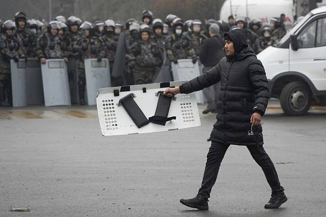 Násilné demonstrace v Kazachstánu.