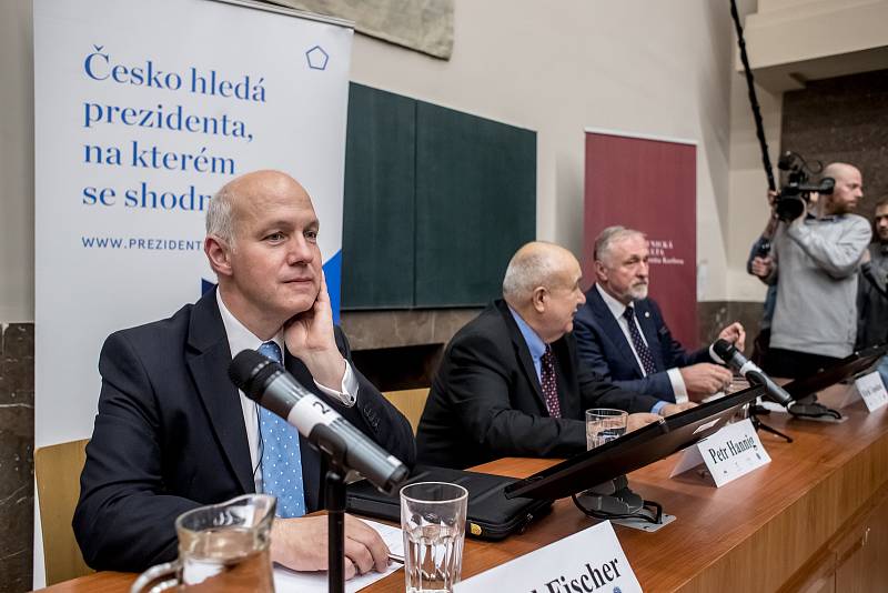 Debata s prezidentskými kandidáty proběhla 8. listopadu v Praze na Právnické fakultě. Pavel Fischer, Petr Hannig, Mirek Topolánek
