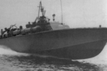 Torpédový člun PT-109, potopený v roce 1943. Jeho vrak objevil Robert Ballard v roce 2002.
