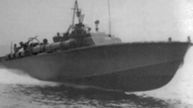 Torpédový člun PT-109, potopený v roce 1943. Jeho vrak objevil Robert Ballard v roce 2002.