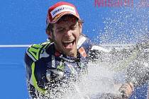 Valentino Rossi slaví první vítězství v sezoně