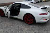 Porsche 911 GT3 je v nabídce nepotřebného majetku Ústavu pro zastupování státu ve věcech majetkových