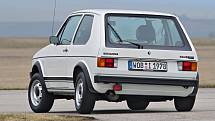 Výsledkem byl praktický hatchback se sportovním charakterem, s nímž se dalo jezdit každý den - a to s přijatelnými provozními náklady. Zajímavostí je, že VW chtělo GTI nejprve nabízet výhradně v západním Německu.