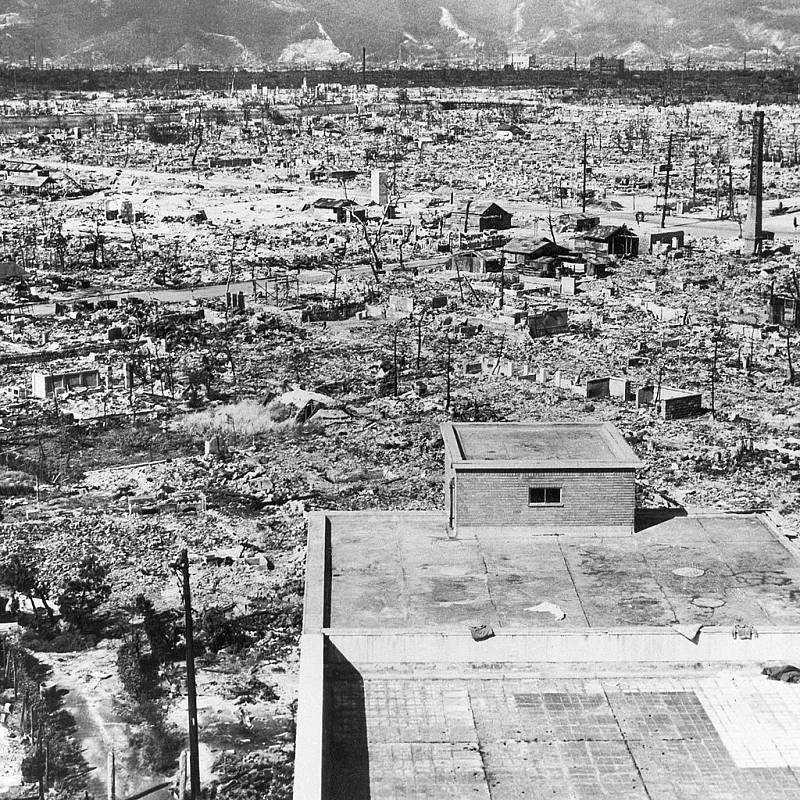 Následky výbuchu jaderné bomby v japonské Hirošimě