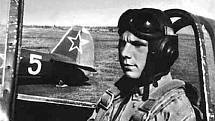 Jurij Gagarin v roce 1954 jako kadet v saratovském aeroklubu, kde se učil létat