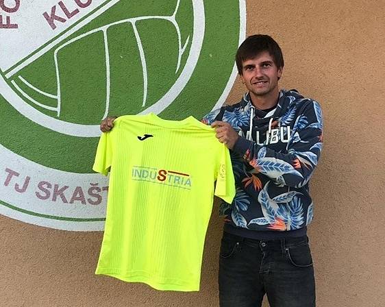 Bývalý záložník ligového Zlína Lukáš Motal nepůsobí ve Skašticích jenom jako hrající asistent trenéra u prvního mužstva, ale současně vede také dorostence, mladší žáky i kluky ze starší přípravky.