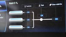 V době naší jízdy byly pochopitelně všechny tři vodíkové nádrže, stejně jako celý zbytek aut, naprosto v pořádku