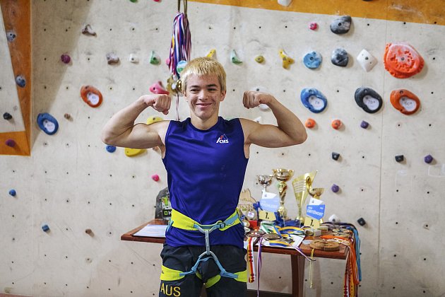 Čtrnáctiletý lezec Jan Štípek z Ústí nad Labem je mládežnický mistr Evropy v lezen na obtížnost. Jednou by rád překonal Adama Ondru.