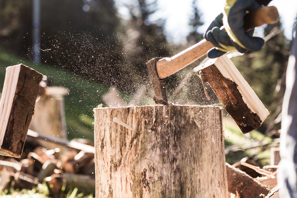 Jakou sekeru na štípání tvrdého dřeva?