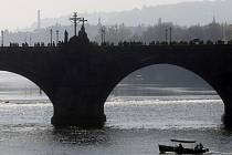 Tři pražská muzea se spojila, aby návštěvníkům plasticky představila legendy staré Prahy a jejích magických míst, třeba Karlova mostu.