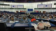 Místo poslanců zasedli v europarlamentu obyčejní Evropané