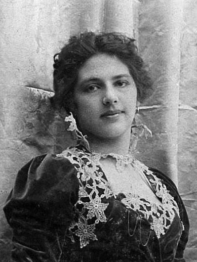 Margaretha Geertruida MacLeod-Zelleová v Nizozemské východní Indii v roce 1900