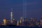Třinácté výročí teroristického útoku z 11. září 2001 a světelná vzpomínka na newyorská dvojčata.