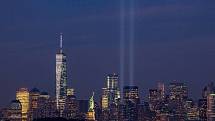Třinácté výročí teroristického útoku z 11. září 2001 a světelná vzpomínka na newyorská dvojčata.