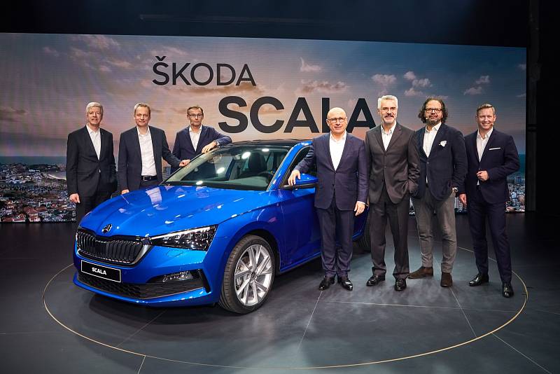 Členové představenstva společnosti Škoda Auto na světové premiéře nového modelu Scala v hale "Terminal" v Tel Avivu.