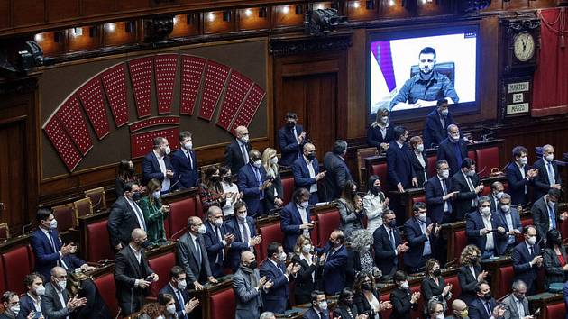 ONLINE: Zelensky parla al parlamento italiano: Il nostro popolo è diventato soldati