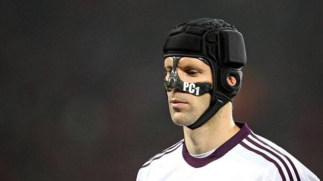 Gólman Chelsea Petr Čech v zápase s Leverkusenem.